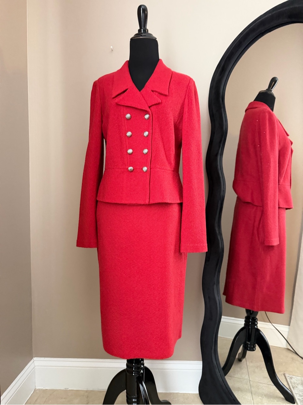 St. John Red Wool Knit 2pc Skirt Suit Set Double-Breasted Women's Size 6